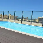 Algarve T2 With Pool And Balcony In *
