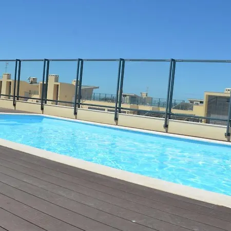 Algarve T2 With Pool And Balcony In *