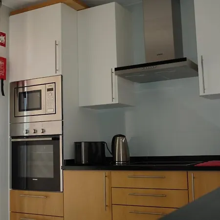 Algarve T2 With Pool And Balcony In * Ольян