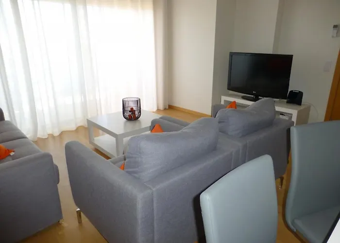 Algarve T2 With Pool And Balcony In Olhão