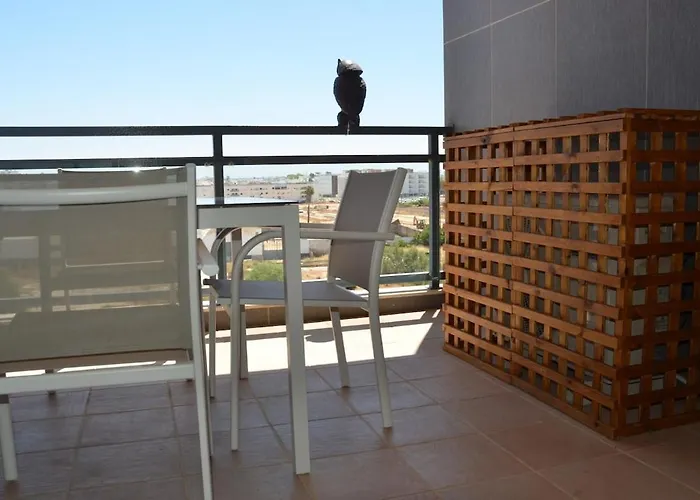 Algarve T2 With Pool And Balcony In