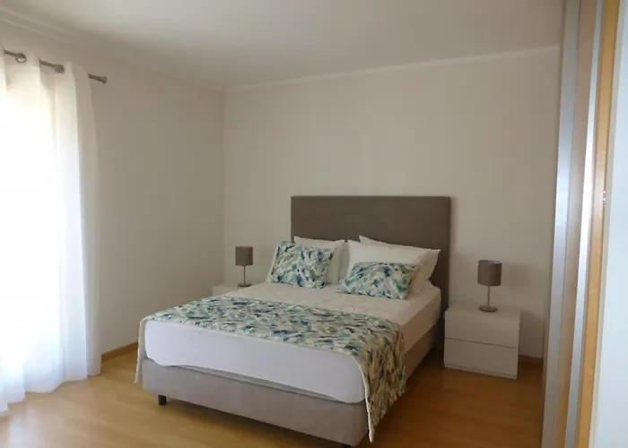 Algarve T2 With Pool And Balcony In Apartament