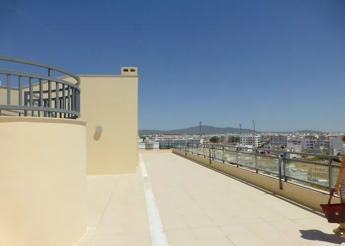 Algarve T2 With Pool And Balcony In * Olhão