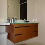 Algarve T2 With Pool And Balcony In *